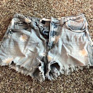 Tinseltown Daisy Print Denim Shorts